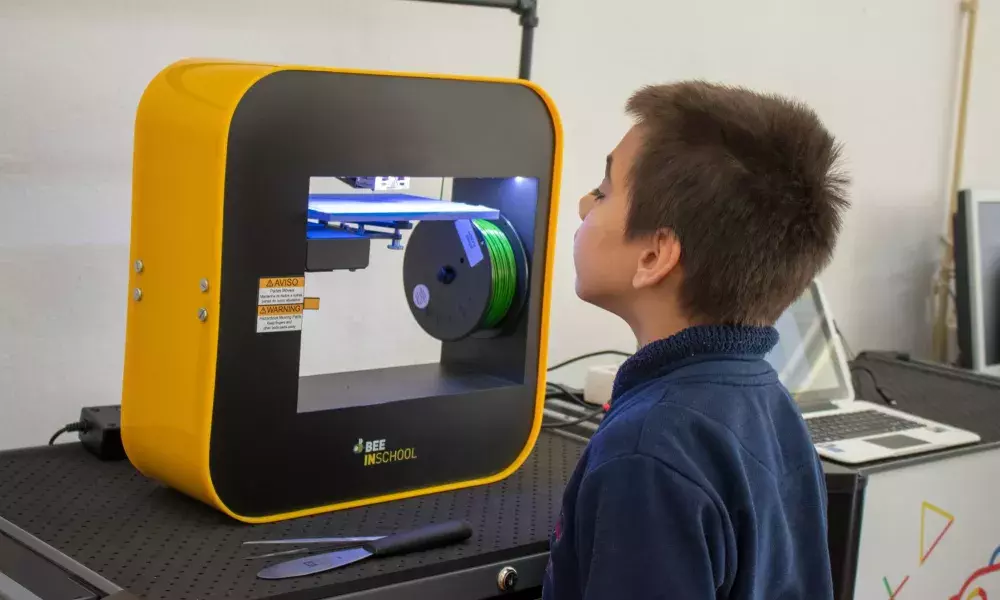 Tech Labs in a nutshell YOUNG MAKERS IN SCHOOLS!