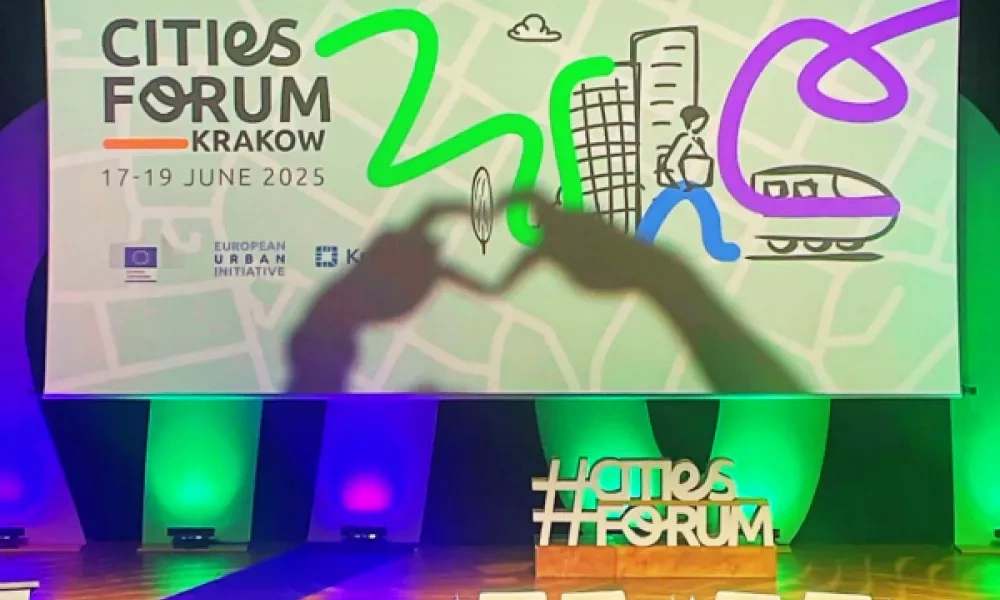 Copie de Cities Forum - Static - Join urban lovers (Site Web) (3).png Herz
