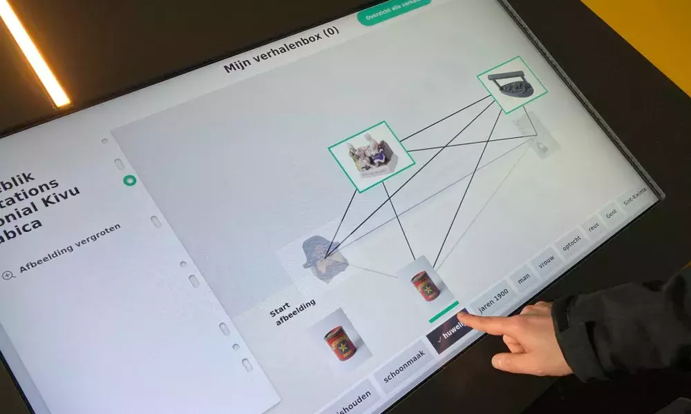 User interface showing visualising the links between objects of the collection
