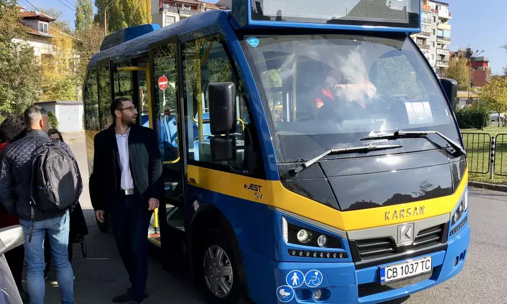 Electric minibus tested for on-call service in Sofia (Photo by Gereon Meyer)