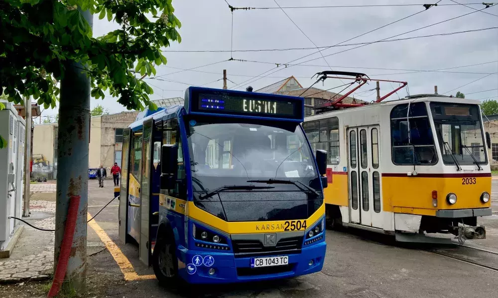 High-power charging of the electric minibus at the municipal tram depot in Sofia  (Photo: Gereon Meyer)