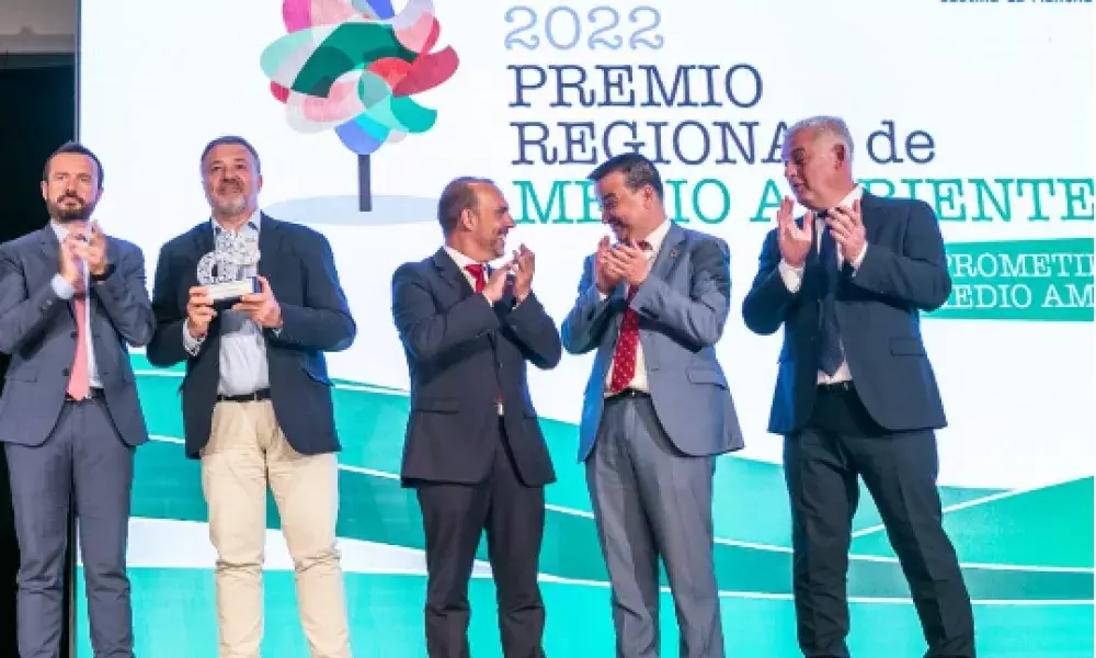 The Mayor of Cuenca Darío Dolz receives the Regional Award for Environment 2022 Photo credit: UFIL blog