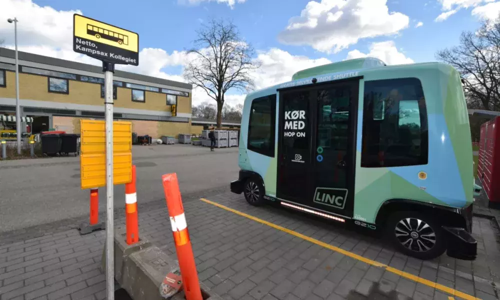 Selfdriving shuttle bus at the bus stop. Credit: Kenneth Joergensen Selfdriving shuttle bus at the bus stop. Credit: Kenneth Joergensen
