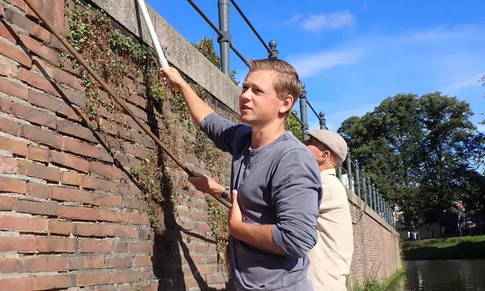 Monitoring a quay wall by volunteers