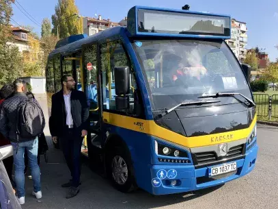 Electric minibus tested for on-call service in Sofia (Photo by Gereon Meyer)