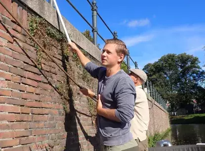 Monitoring a quay wall by volunteers