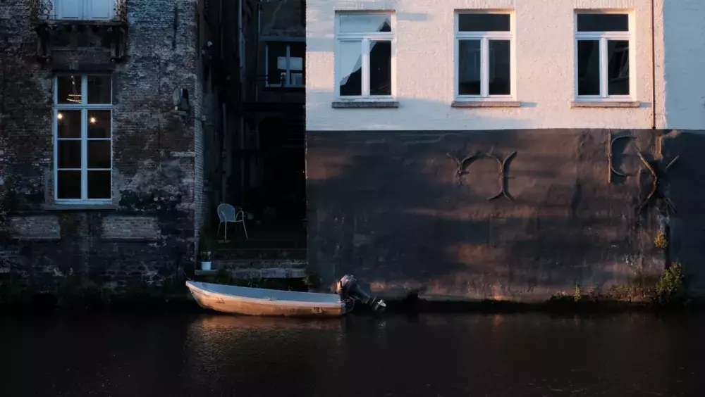 Figure 4: Mechelen's built environment often "turns it's back" to the river Dijle. (Photo by Johannes Riegler)