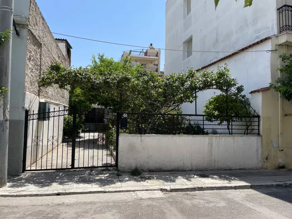 Private green space in Egaleo