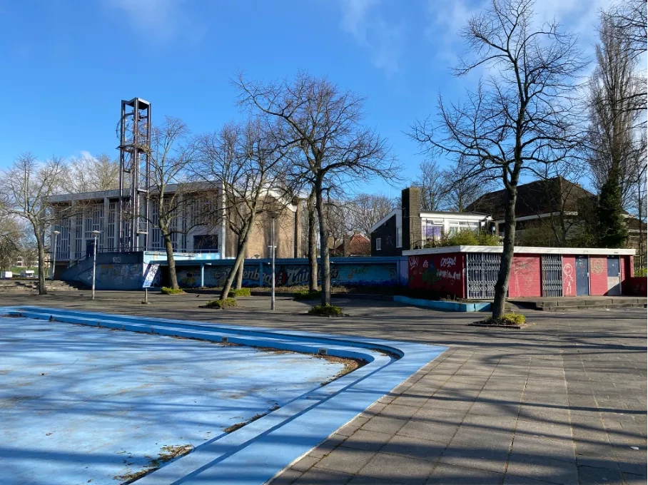 Central church and Evenaar Community Centre © Marcelline Bonneau